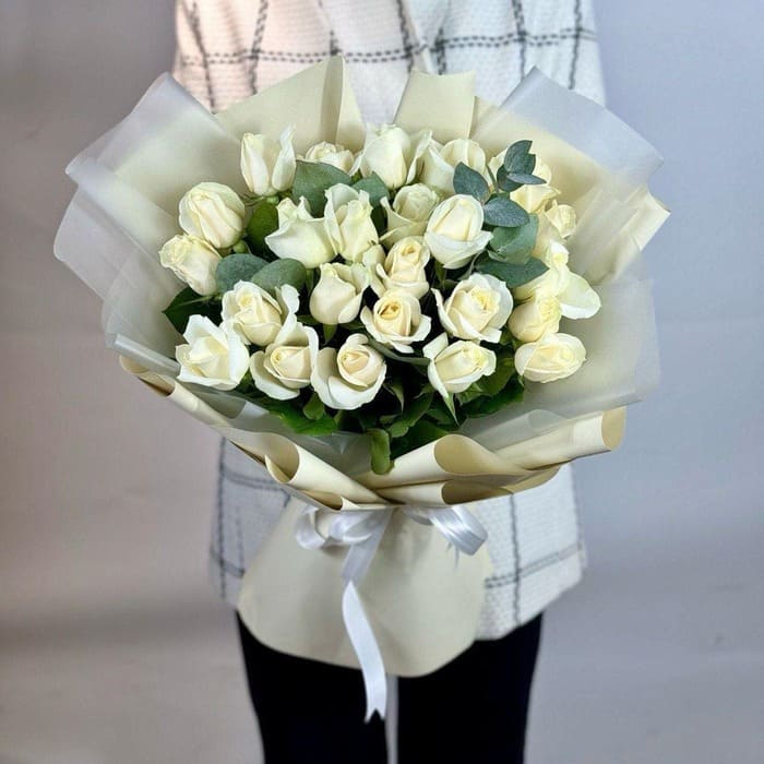 25 White Kenyan Roses
